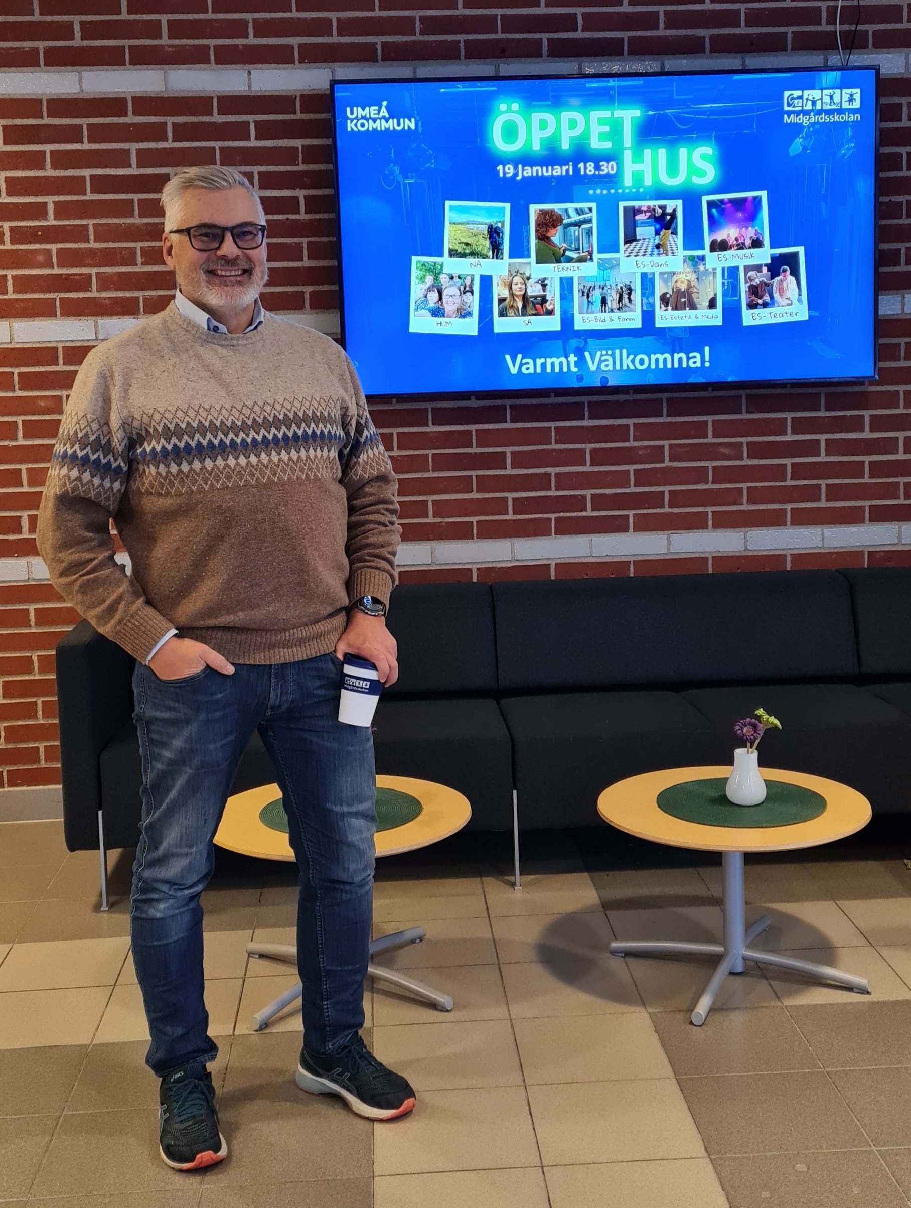fredrik-arbetar-som-rektor-p-midg-rdsskolan-ume-kommun